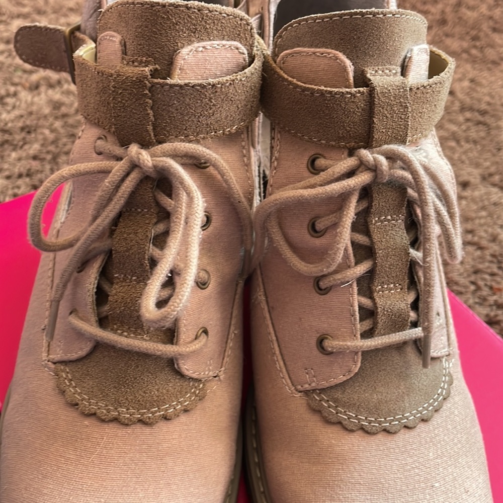 CAT Wedges - Picture 7 of 10